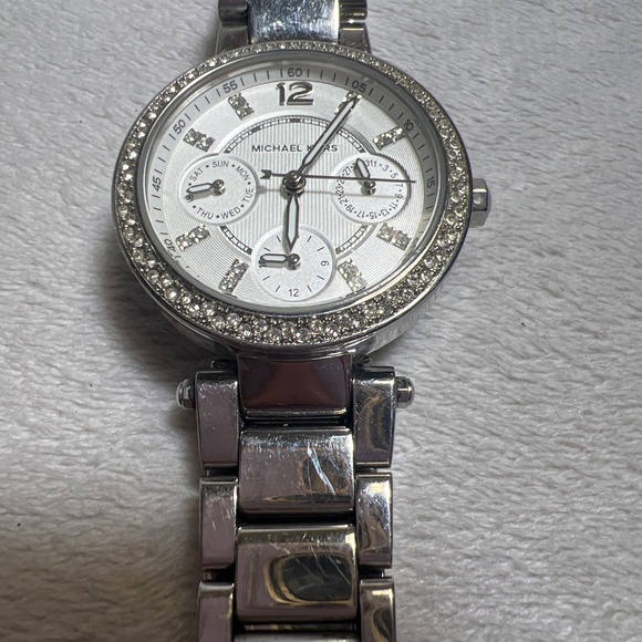 Michael Kors Mk5615 Ladies Silver Stainless Steel Watch with Crystals - Picture 13 of 16